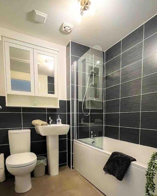 Loch Leven Getaway - 2 Bed House Apartment Кинрос Екстериор снимка